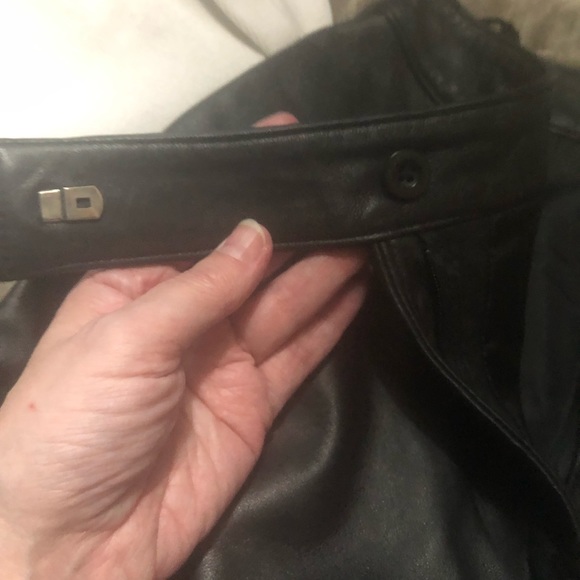 Size 8 HOLT RENFREW black leather pant. - Picture 6 of 13